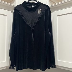 Cosmic Aura Hot Topic size 5 plus  black "velvet" and lace NWT